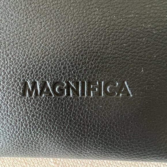 Salvatore Ferragamo Perfume Magnifica Zippered Black Cosmetic Case - Picture 4 of 8